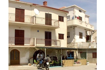 Croazia Privát Sućuraj, Esterno